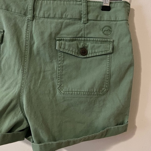 Magellan Woman’s Shorts (size:14) - Picture 3 of 9